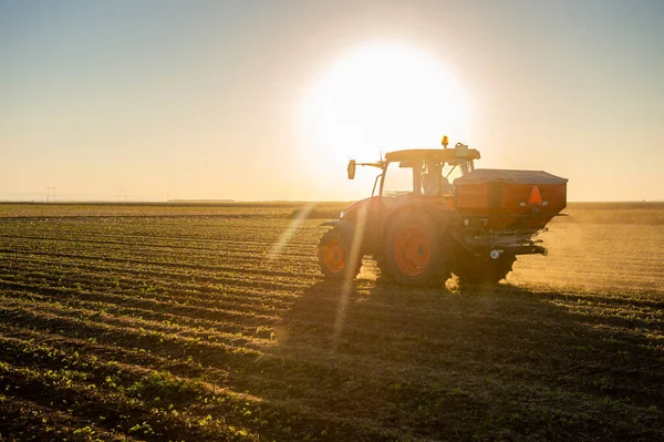 Traktor Műtrágyákat Terjeszt Közlekedés Mezőgazdaság — Stock Fotó