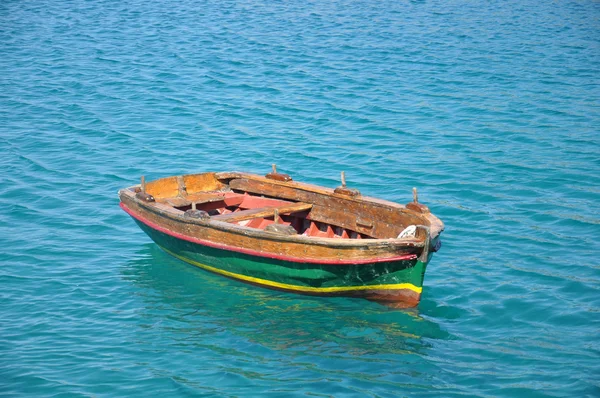 mavi deniz, yeşil tekne