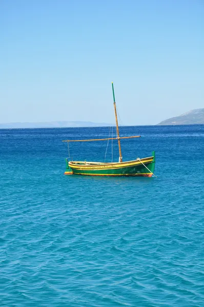 mavi deniz, yeşil tekne
