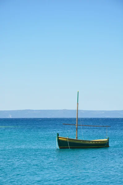 mavi deniz, yeşil tekne