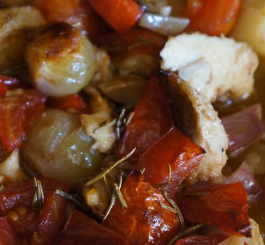 Balık ve sebze güveç