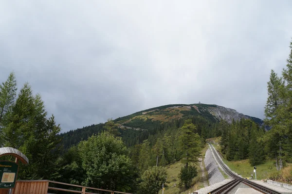 奥地利的 schneeberg 山齿轨铁路路轨 — 图库照片