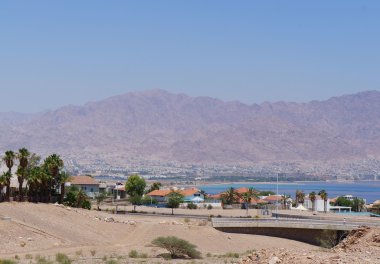 eilat Körfezi ve Akabe görüntüleyin