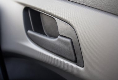 arabanın kapı kolu closeup görünümü 