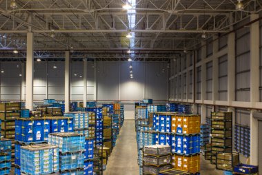 Yeni büyük ve modern depo alanı. 