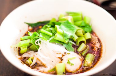 Tay şehriye kadar yakın 