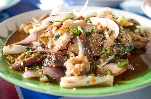 Salad pedas daging sapi panggang, masakan Thailand — Stok Foto