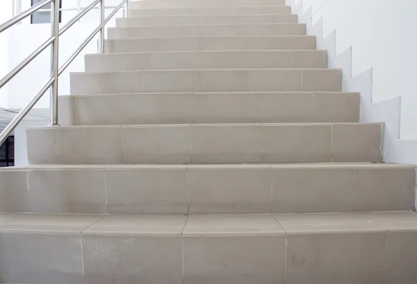 Escalera en un edificio moderno —  Fotos de Stock