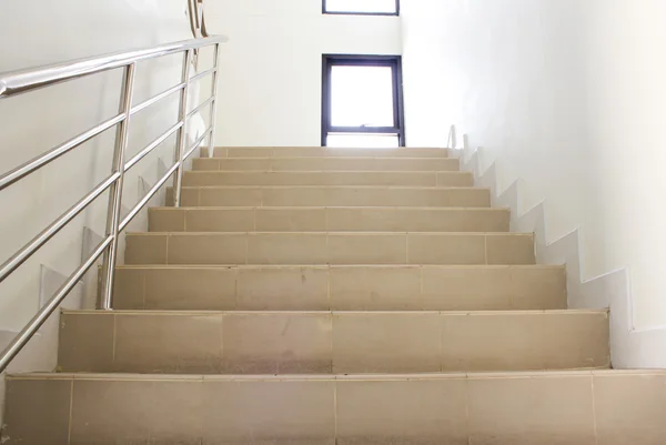 现代建筑的楼梯 — 图库照片