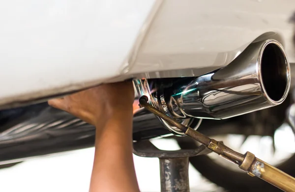 Cars pipe installation — Stock Photo, Image