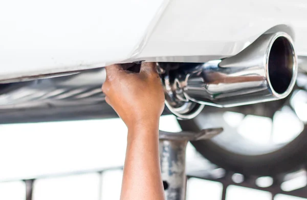 Cars pipe installation — Stock Photo, Image