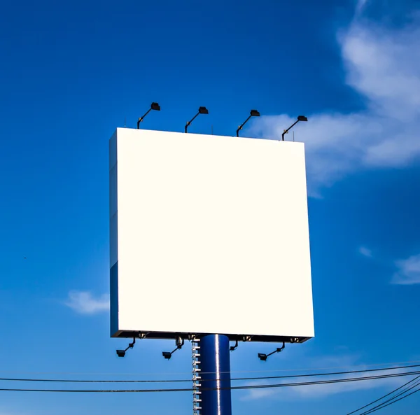 Cartellone bianco pronto per la nuova pubblicità — Foto Stock