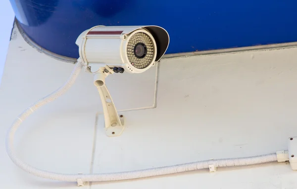 Камера наблюдения возле офисного здания — стоковое фото