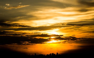 Soyut siluetleri günbatımı şehrin tek renkli çizgi resimler