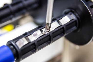 teknisyen tornavida kullanarak hizmet verme 