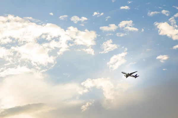 Plane crossing a cloud vignette — Stock Photo, Image