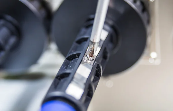 Technician servicing using screwdriver — Stock Photo, Image