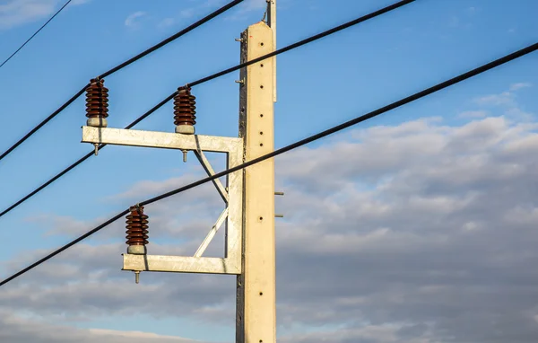 Post energii elektrycznej w błękitne niebo w Tajlandii — Zdjęcie stockowe