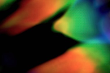 Siyah arkaplanda RGB kristal prizma ışık dağılımı