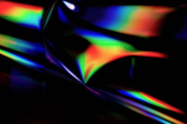 Siyah arkaplanda RGB kristal prizma ışık dağılımı