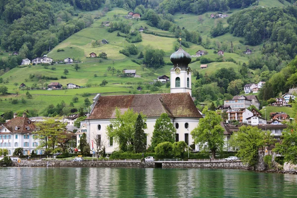 Iglesia en el lago de Suiza . —  Fotos de Stock
