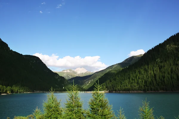 Lago en Suiza — Foto de Stock