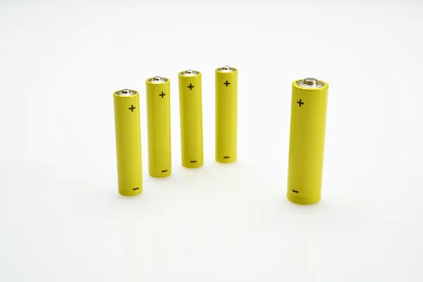 Setje batterijen op een witte achtergrond — Stockfoto