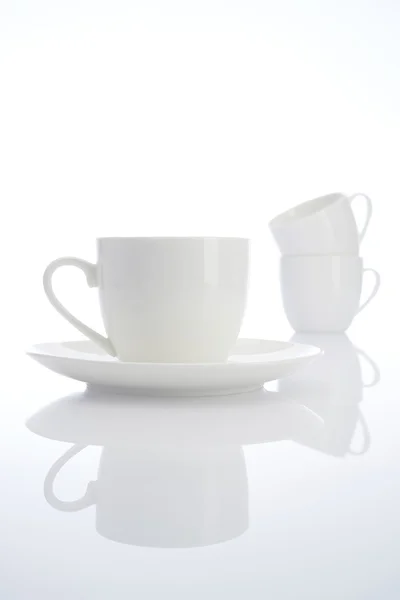 Tasse auf weißem Hintergrund — Stockfoto