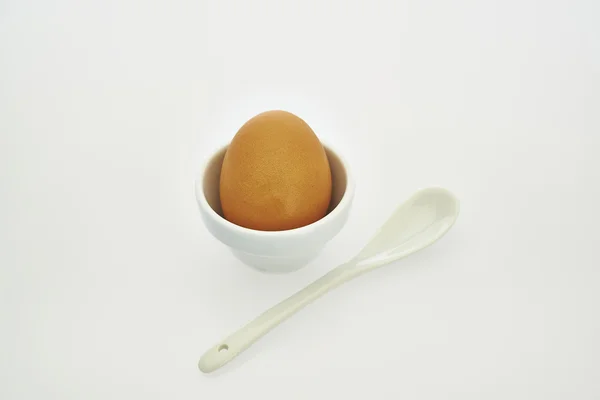 Egg in a eggcup against white background — Stock Photo, Image