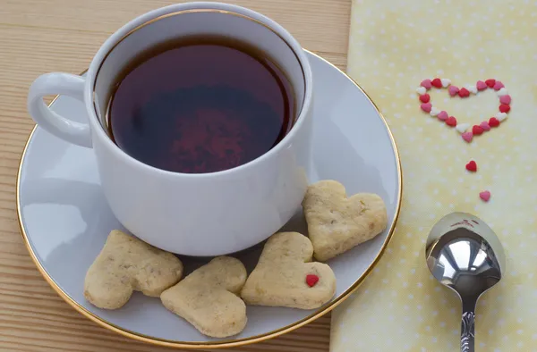 Cup of rooibos tea with heart shaped cookies for Valentine — Stock Photo, Image