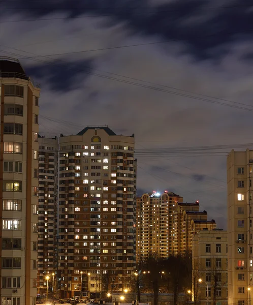 Apartment buildings in a typical street of Moscow at dusk — Stock Photo, Image