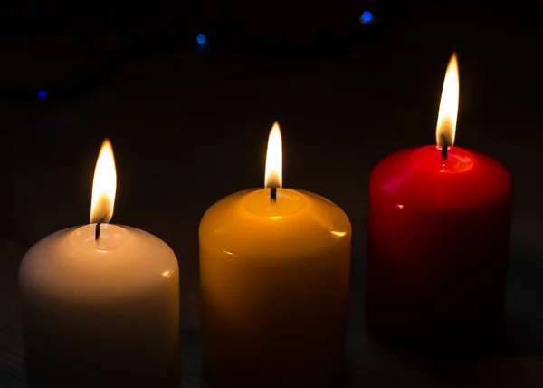 Velas sobre fondo oscuro — Foto de Stock