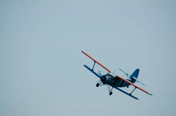 Plane in the sky — Stock Photo, Image