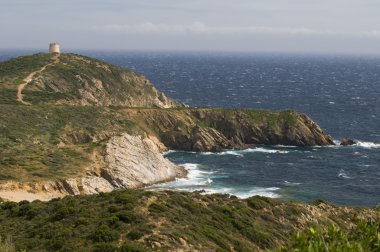 turkuaz mavi denizi ve beyaz kum plaj kayalar Sardunya İtalya ile