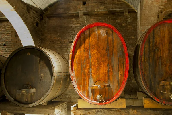 Wine Barrel in a cellar in Tuscany, Italy — Stock Photo, Image