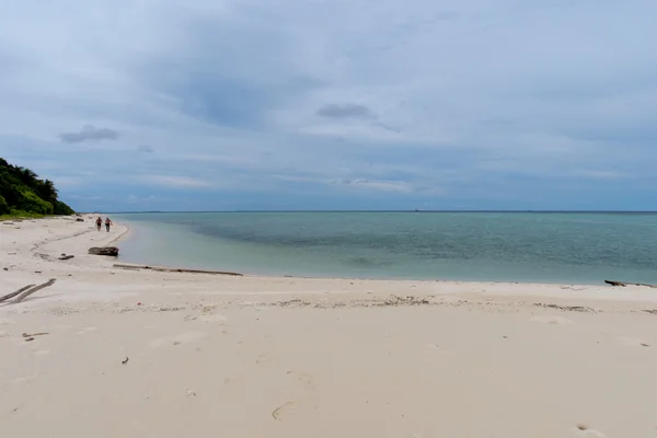 Turquoise tropische Polynesische paradijs strand oceaan zee kristalwater duidelijk — Stockfoto