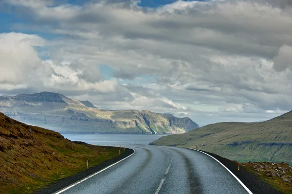 An isolated road from Far Oer island Faer Oer — Stock Photo, Image