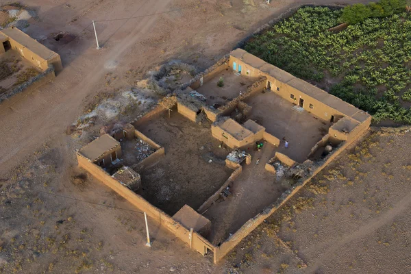 Maroc-Siedlung in der Wüste in der Nähe von Marrakesch Luftaufnahme — Stockfoto