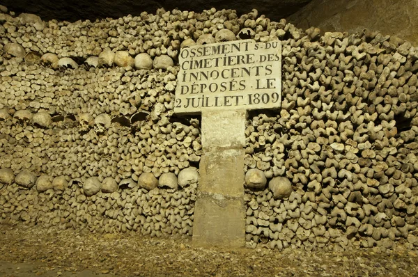 Paris catacombs kafatasları ve kemikleri — Stok fotoğraf