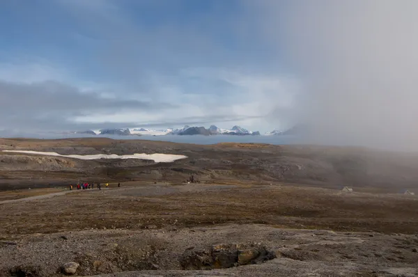 Ghiacciaio delle Svalbard Spitzbergen e vista sulle montagne in estate — Foto Stock