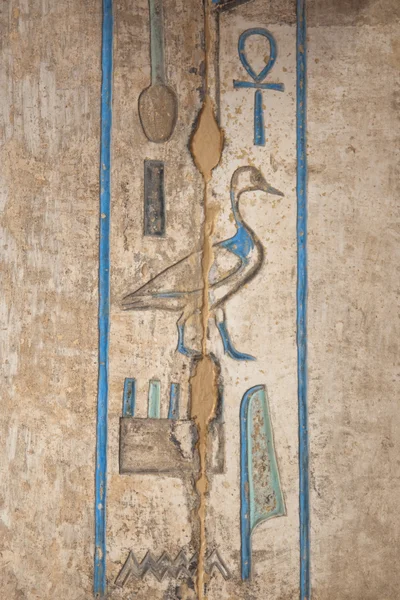 이집트 상형 문자에 Karnak 사원 — 스톡 사진