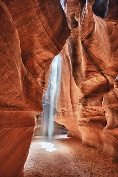 Antelope canyon weergave met licht die stralen worden — Stockfoto