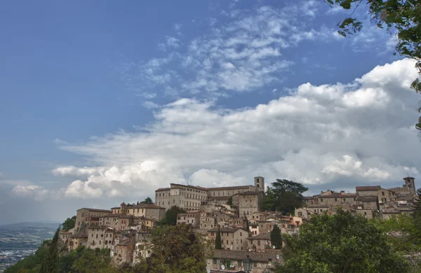Italië todi Umbrië weergave in de lentetijd — Stockfoto