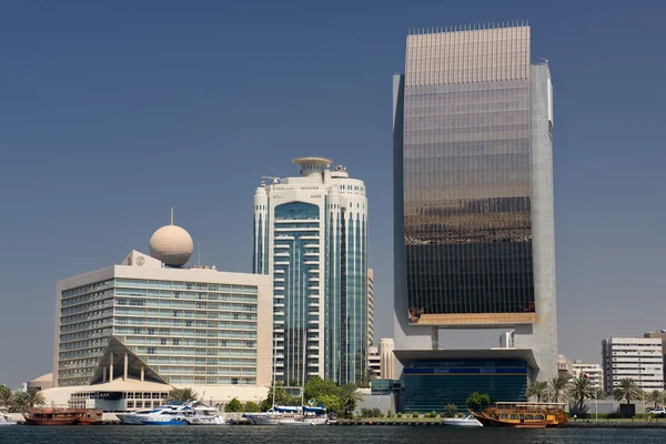 Dubai, uae - oktober 2012 hafen dubai skyline stadtbild — Stockfoto