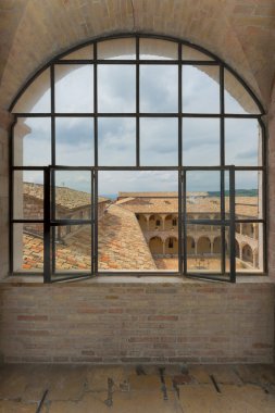 Assisi kubbe saint francis kilise görünümü iç penceresinden