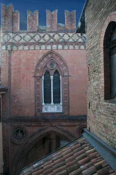 Bolonia Italia edificio medieval techo de ladrillo —  Fotos de Stock