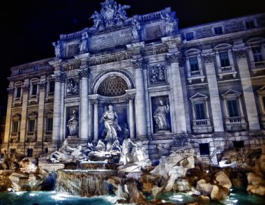 Roma fontana di trevi Çeşmesi gece görünümü