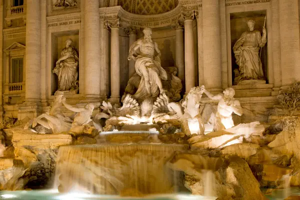 Řím noční pohled fontana di trevi fontána — Stock fotografie