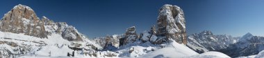 Dolomites büyük panorama görünümünde kış kar Zamanı