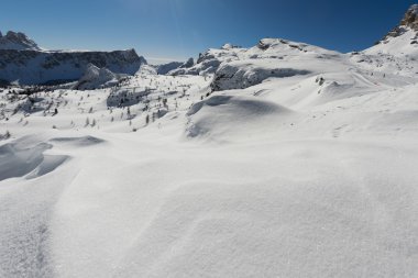 Dolomites büyük panorama görünümünde kış kar Zamanı